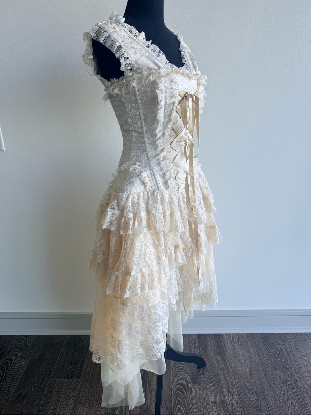 Victorian/Burlesque Lace Corset Dress in Ivory Champagne - Picture 5 of 12